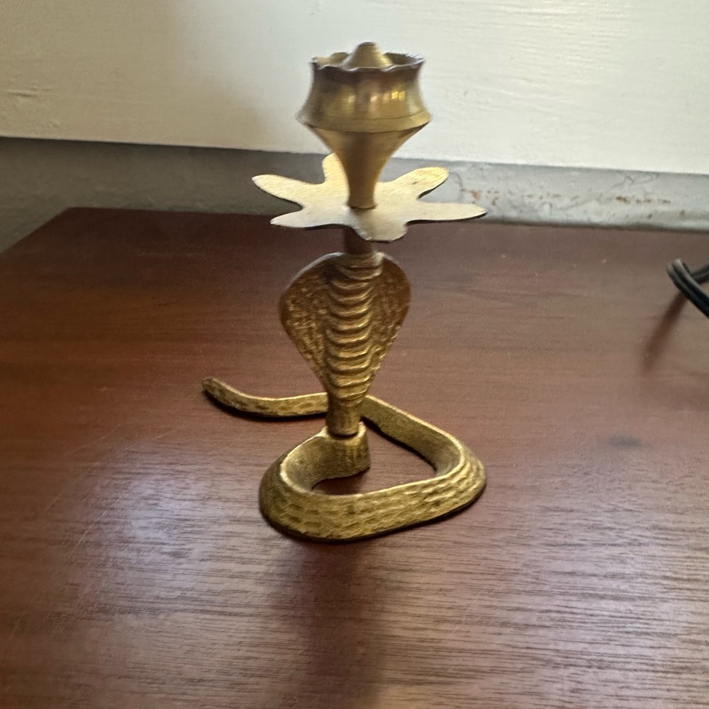 Cobra incense holder